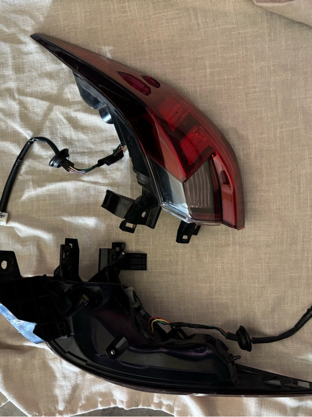 Lexus 2016-2022 RX outer tail lights - Picture 8 of 9